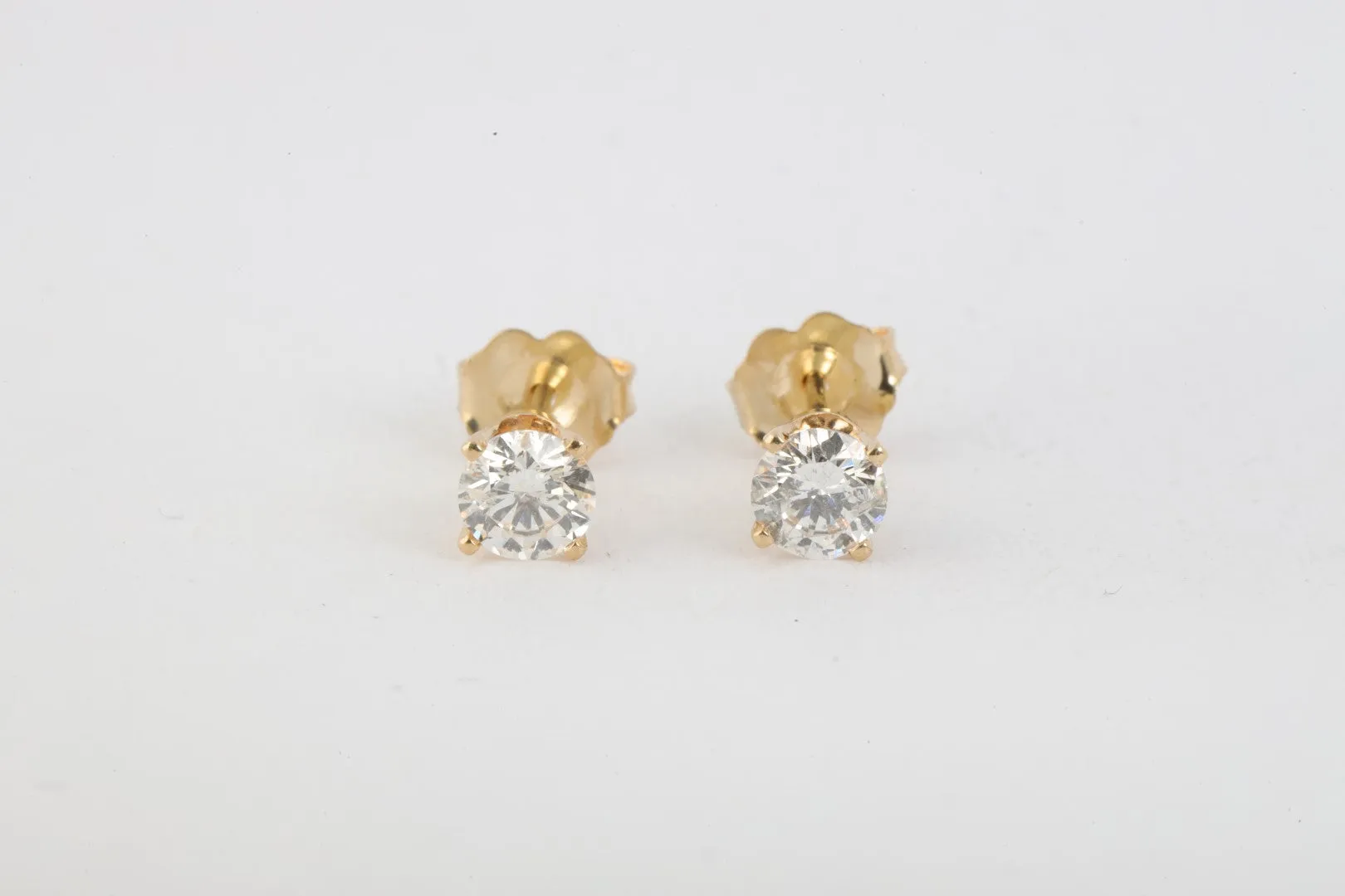 14k Yellow Gold 0.80tcw Diamond Stud Earrings (1.06g.)