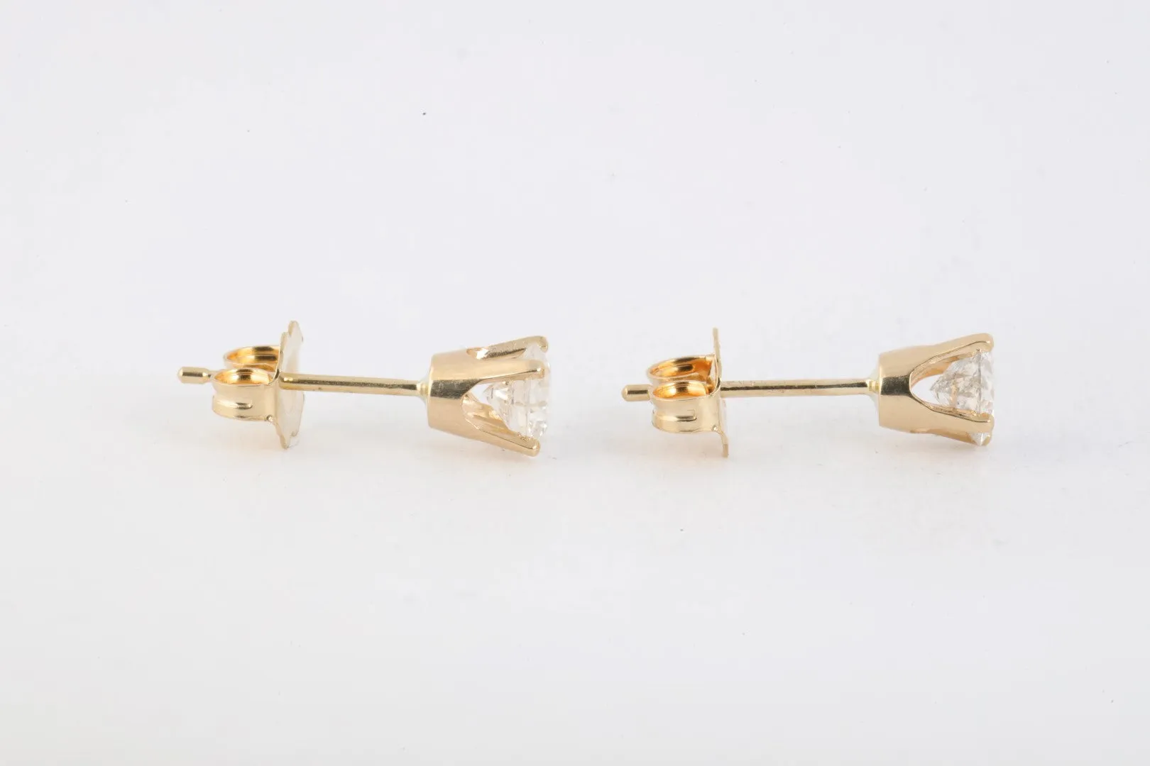 14k Yellow Gold 0.80tcw Diamond Stud Earrings (1.06g.)