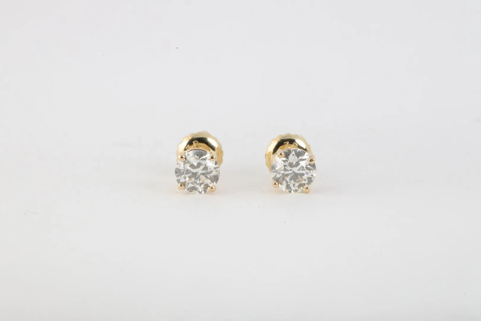 14k Yellow Gold 0.90tcw Diamond Stud Earrings (0.91g.)