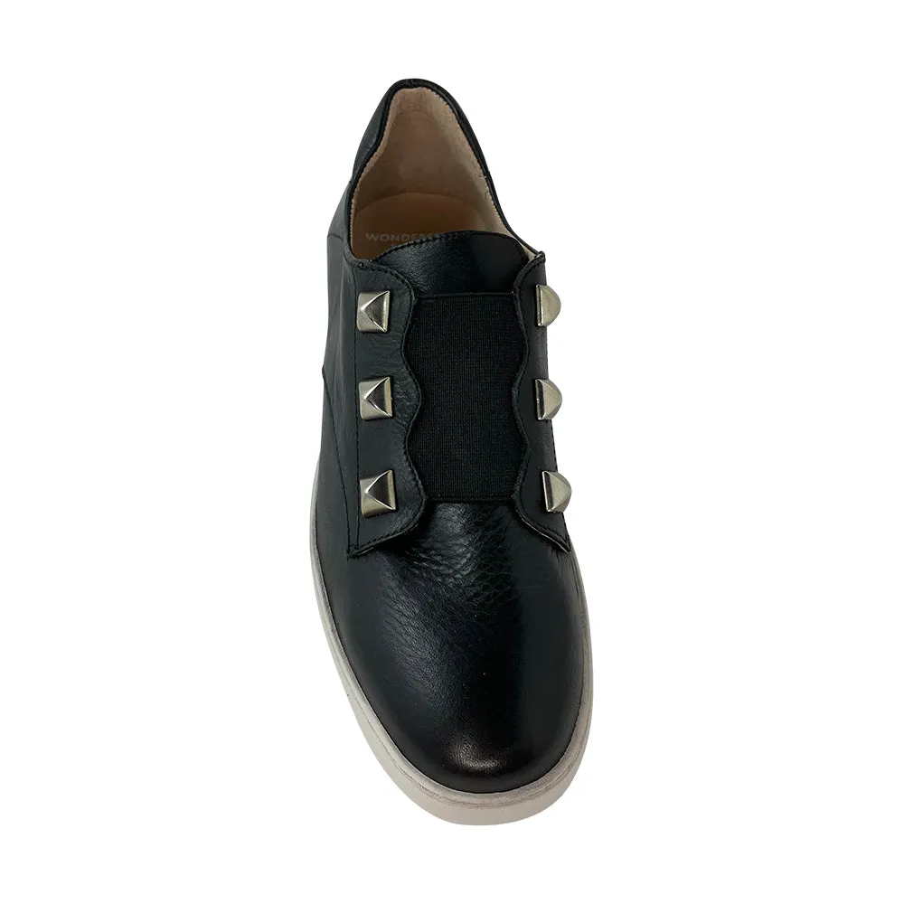 A8334 Black Stud Runner