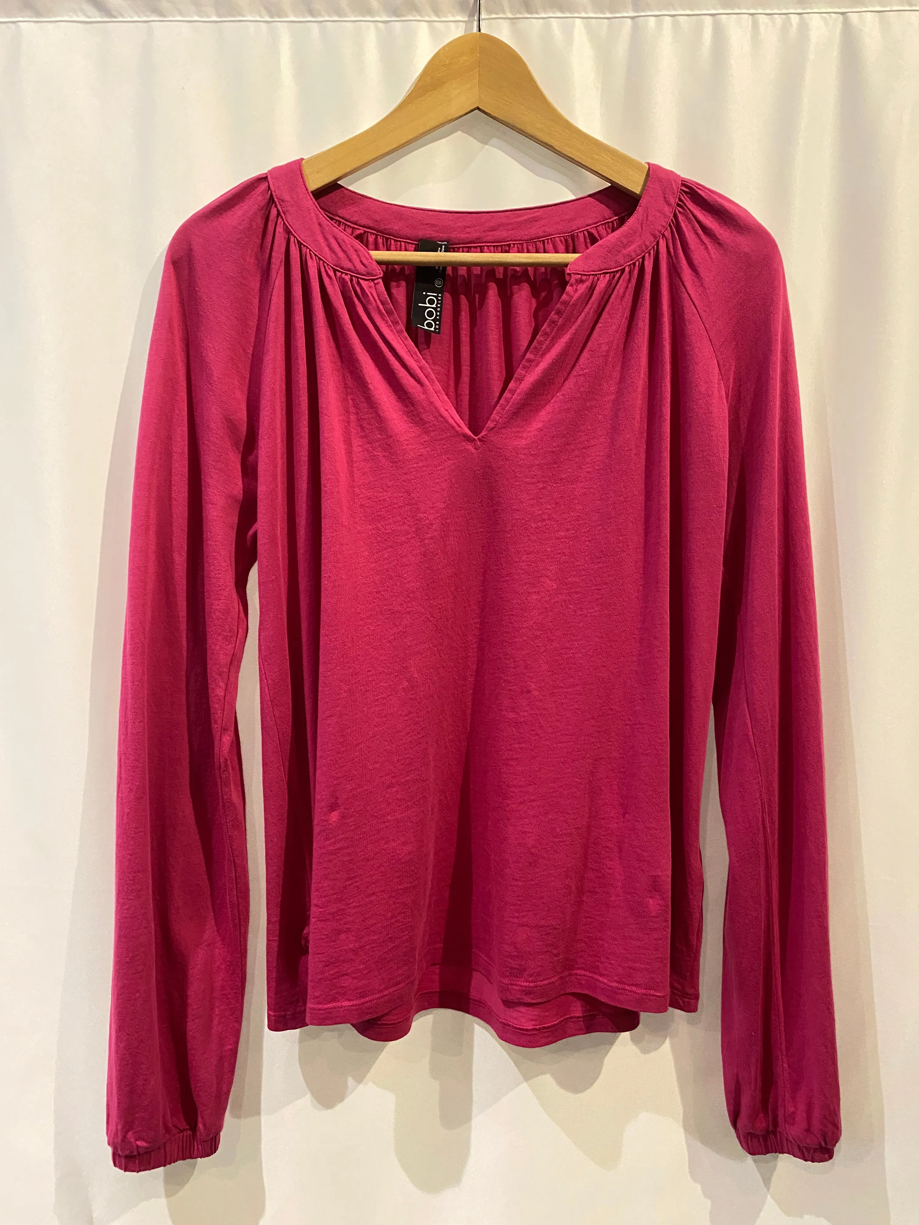 SPLIT NECK LONG SLEEVE SHIRRED TEE